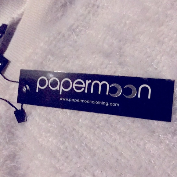 🥳HOST PICK🎉🖤White Fuzzy Sweater~NWT - Picture 3 of 3